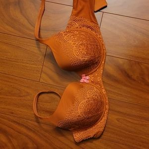 Victoria's secret body lined demi 34DDD